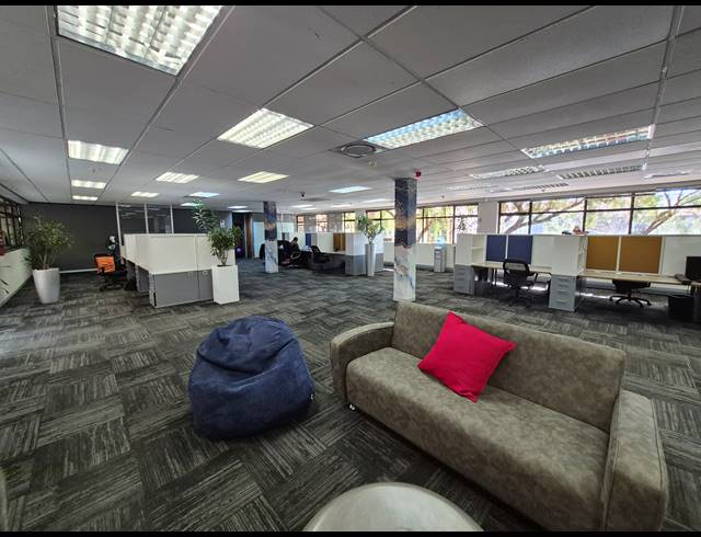 1,832M² OFFICE FOR SALE IN WOODMEAD